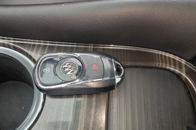 Used Buick Envision 2018 20T Two-Wheel-Drive Elite Model
