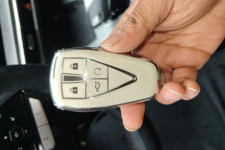 Used Oshan Z6 2023 Blue Whale 1.5T DCT Smart-Led City Edition
