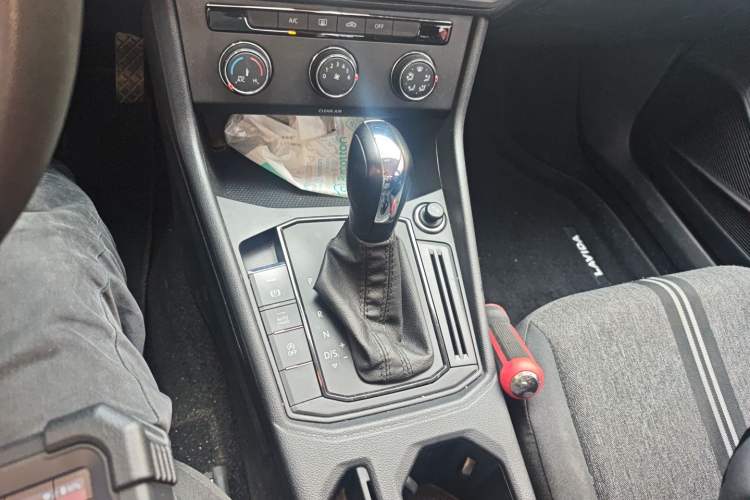 Used Volkswagen Lavida 2018 1.5L Automatic Fashion Edition China V Standard Gear Lever