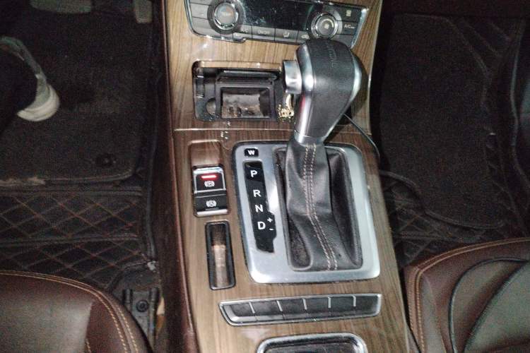 Used Hanteng X5 2018 1.5T CVT Luxury Edition Gear Lever