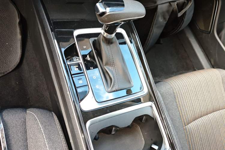 Used Bestune B70 2023 3rd Generation 1.5T Automatic Enjoyment Version 70th Anniversary Edition Gear Lever