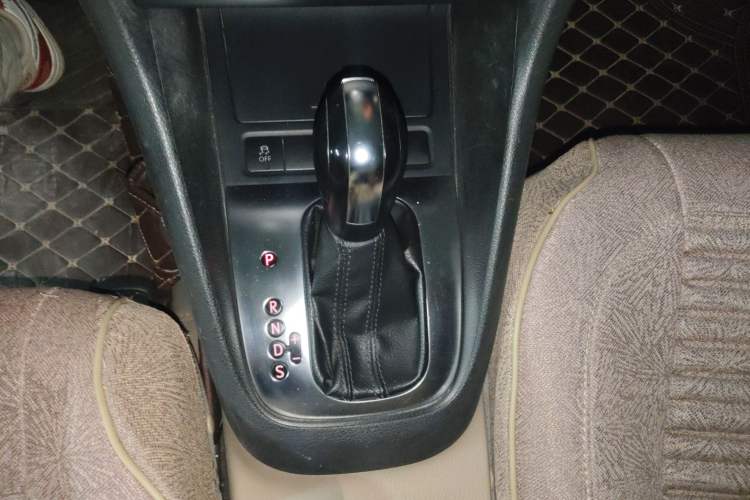 Used Volkswagen Golf 2012 1.6L Automatic Fashion Model Gear Lever
