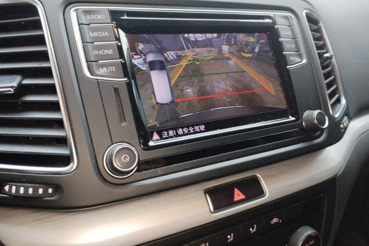 Used Volkswagen Sharan 2016 380TSI Comfort Edition 7-Seater Audio And AC Panel