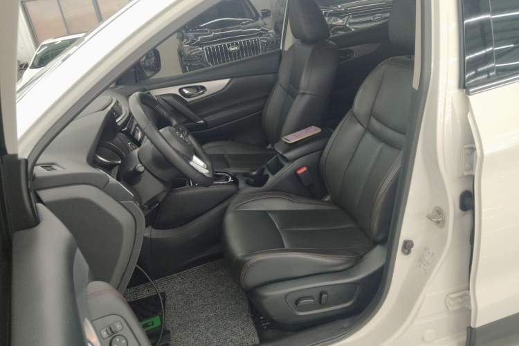 Used Nissan Qashqai 2021 2.0L CVT Luxury Navigation Edition Left Front Seat