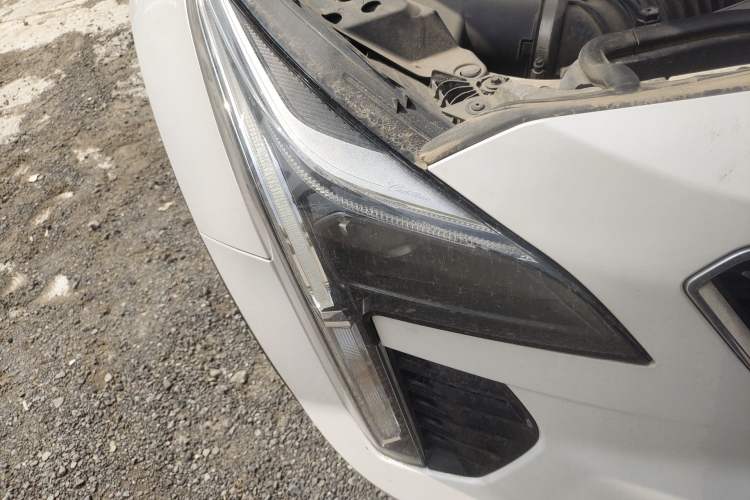 Used Cadillac XT4 2021 28T Two-Wheel Drive Tech Edition Right Front Headlight