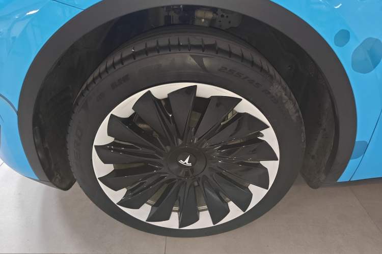 Used Tesla Model Y 2022 Revised Version Rear-Wheel Drive Left Front Wheel Hub