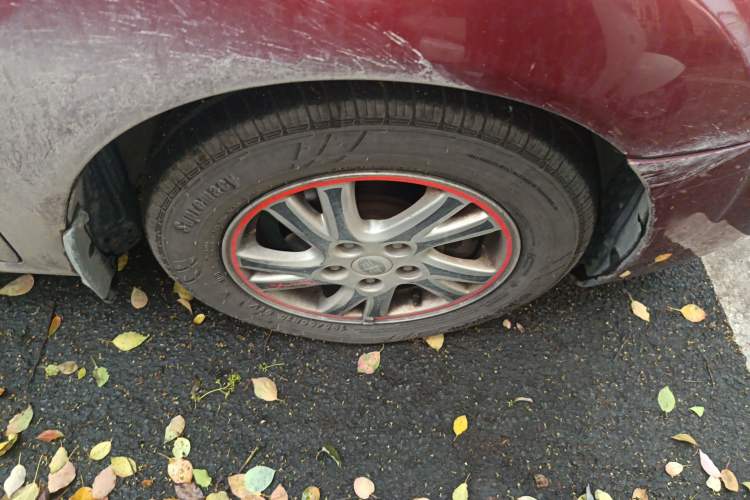 Used Bestune B50 2012 1.6L automatic with sunroof Right Front Wheel Hub