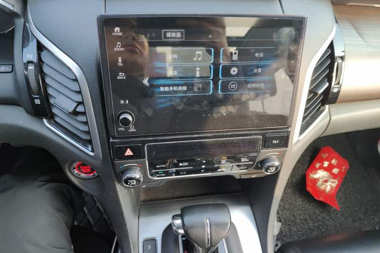 Used Honda Avancier 2017 240TURBO Two-Wheel Drive Luxury Edition Audio And AC Panel