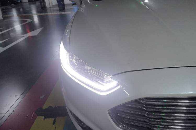 Used Ford Mondeo 2013 2.0L GTDi 200 Luxury Model Right Front Headlight