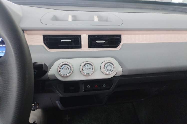 Used Chery QQ Ice Cream 2022 120km Conical Shape Lithium Iron Phosphate Audio And AC Panel