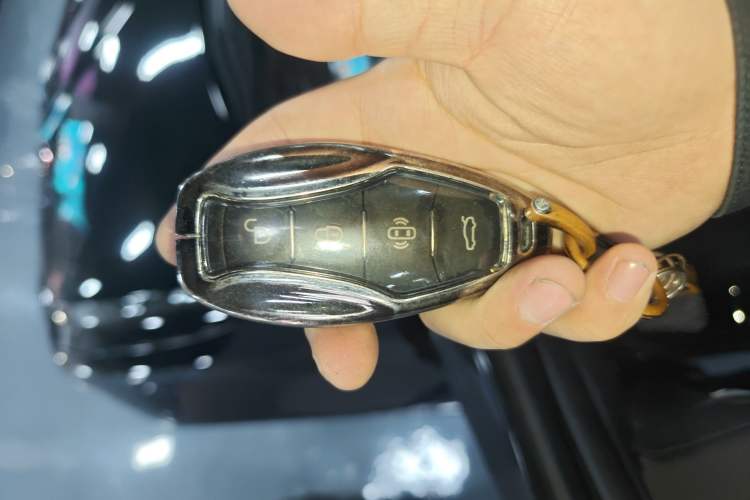 Used Hongqi H5 2025 2.0T Automatic Xuan Ying Edition Vehicle Key