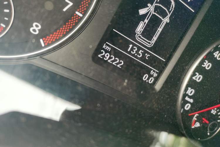 Used Volkswagen Sharan 2015 1.8TSI Comfort Model Odometer Close Up