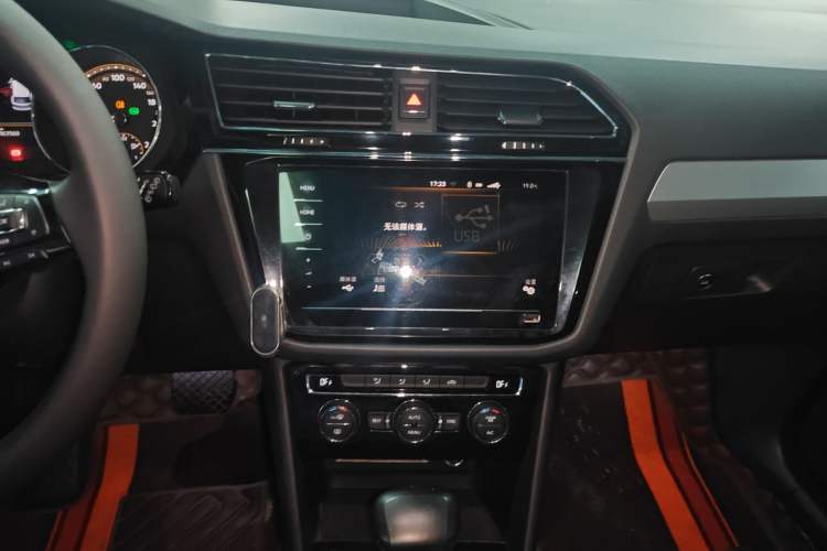 Used Volkswagen Tiguan L 2020 330TSI Automatic Two-Wheel Drive Panoramic Comfort Edition China VI Standard