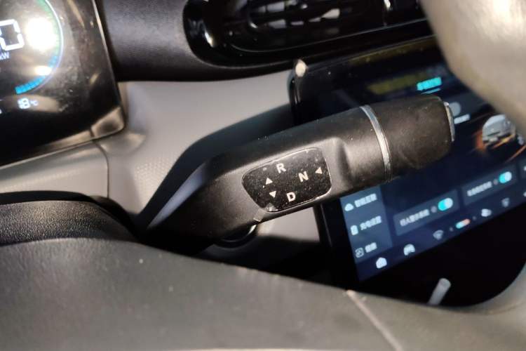 Used Leapmotor T03 2022 Crystal Edition Gear Lever