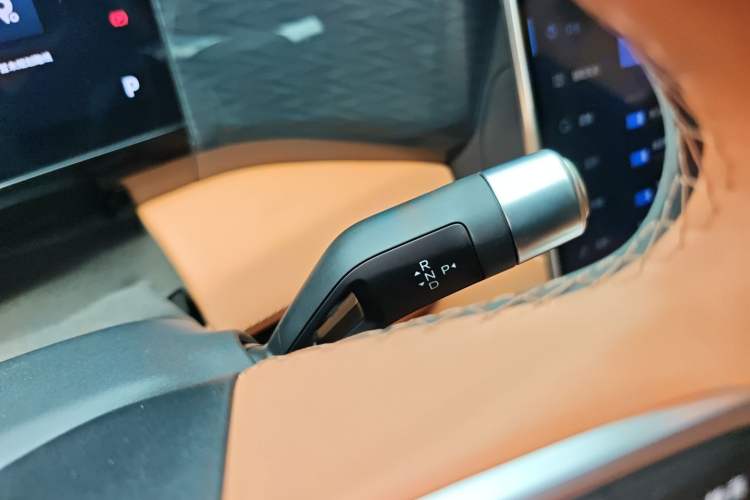 Used Geely Galaxy L7 2025 EM-i 115km Exploration+ Edition Gear Lever