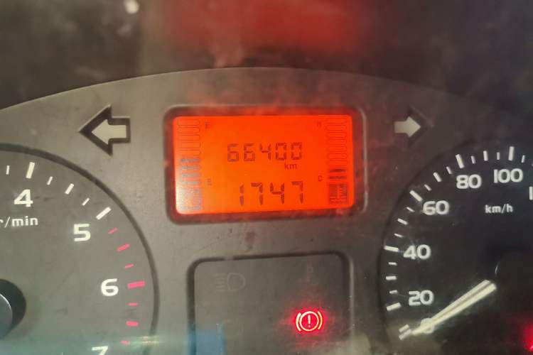 Used Wuling Rongguang 2011 1.2L Base Version Odometer Close Up