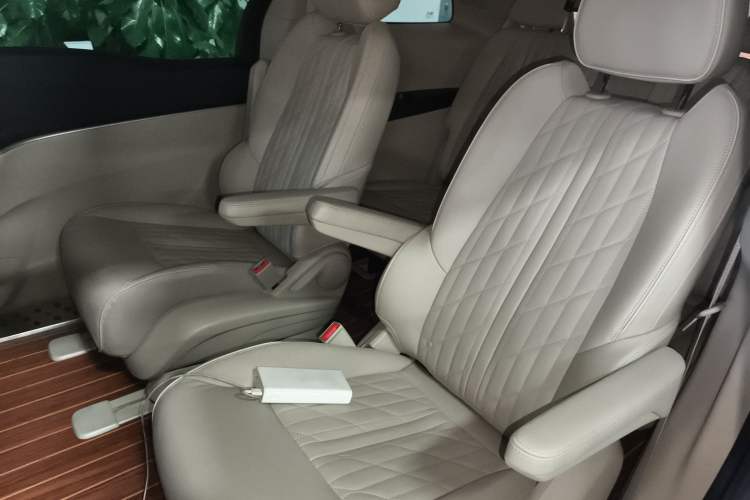 Used Buick GL8 2023 Land Executive Class 652T Luxury Model
