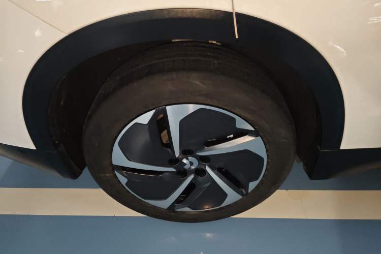 Used Nio ES8 2023 75 kWh Right Rear Wheel Hub