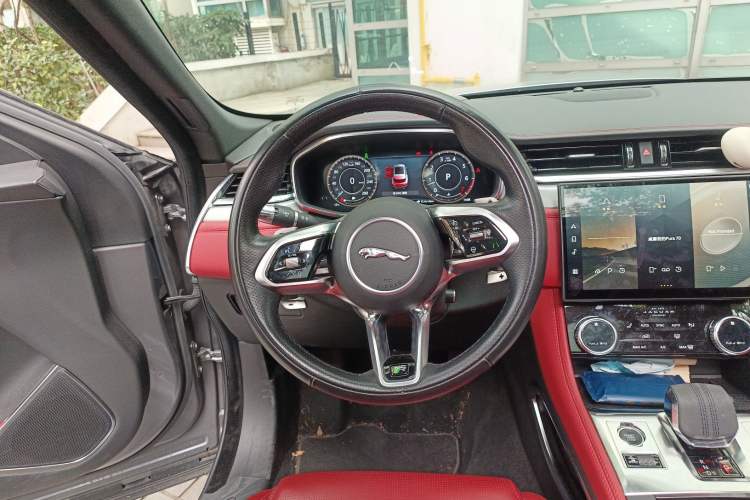 Used Jaguar F-PACE 2021 340 PS R-Dynamic SE
