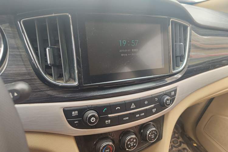 Used Baojun 730 2016 1.5L Manual Comfort Version 7 Seats China V Emission Standard Audio And AC Panel