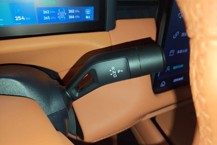 Used Lynk & Co 900 2025 2.0T Ultra Gear Lever