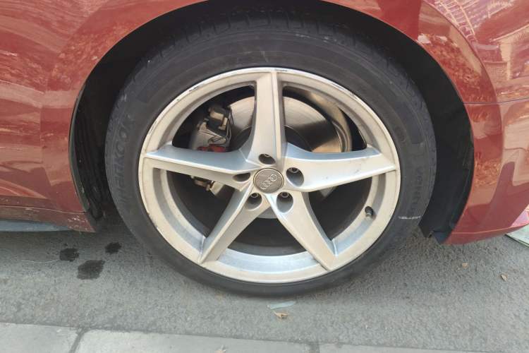 Used Audi A5 2017 Sportback 40 TFSI Fashion Model Right Front Wheel Hub