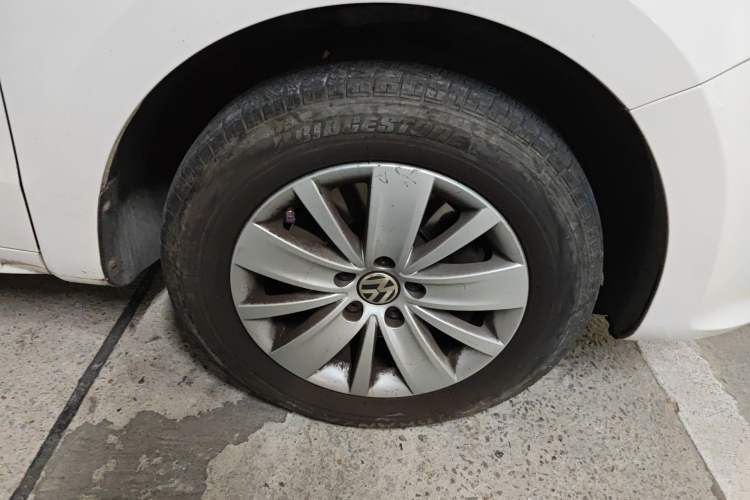 Used Volkswagen Sharan 2013 1.8TSI Standard Model Euro IV Right Front Wheel Hub