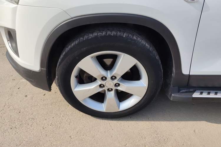 Used Chevrolet Trax 2014 1.4T Manual Two-Wheel Drive Comfort Model Left Front Wheel Hub