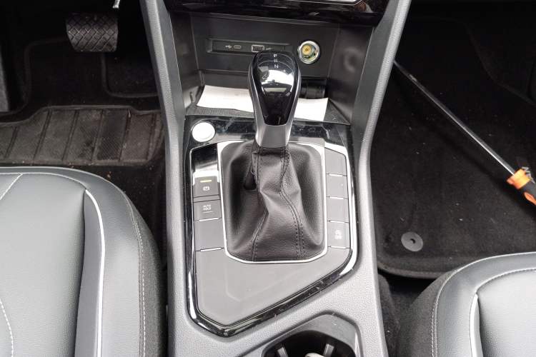 Used Volkswagen Tiguan L 2024 300TSI Automatic Two-Wheel Drive Smart Edition Gear Lever