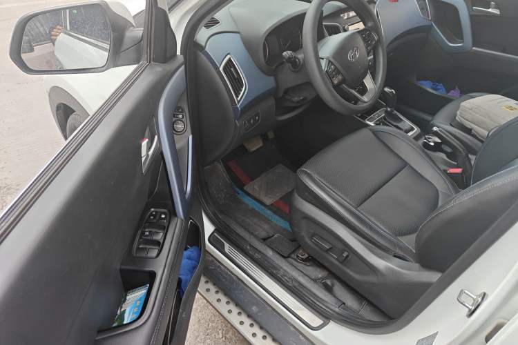 Used Hyundai ix25 2015 1.6L Automatic Two-Wheel-Drive Deluxe DLX Model Driver Seat