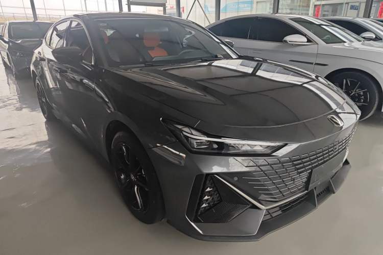 Used CHANGAN UNI-V iDD 2023 Zhidian iDD 1.5T 113km Smart & Fun Version (Rapid Edition) Front Right 45 Deg