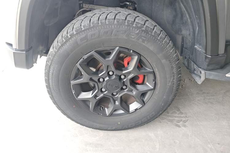 Ojetý BAIC Off-Road BJ40 2021 2.0T Automatic Four-Wheel Drive Ring the Tower Champion Edition
