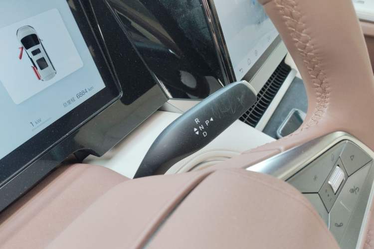 Used BYD Xia 2025 DM-i 1.5T 180km Beyond Edition Gear Lever