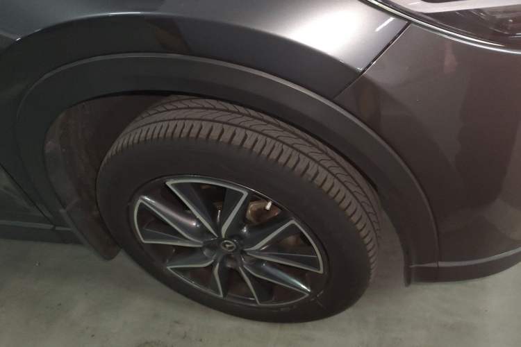 Used Mazda CX-5 2017 2.5L Automatic 2WD ZhiZun Version China V Standard Right Front Wheel Hub