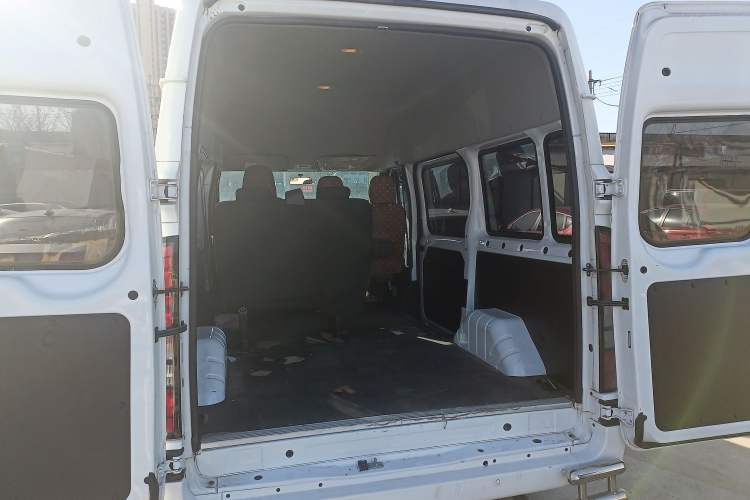 Used JMC Fushun 2022 2.0T Manual Multi-Function Passenger Vehicle Short Wheelbase Mid-Height Roof 6-Seater