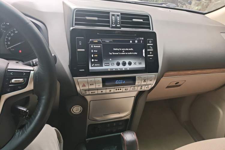 Used Toyota Prado 2018 4.0L VX External Mount Genuine Leather Single Differential Middle East Specification Audio And AC Panel
