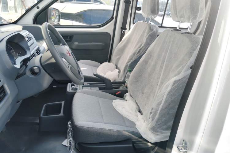 Used Wuling Yangguang 2025 Model 400km Bus Edition—Comfort Edition