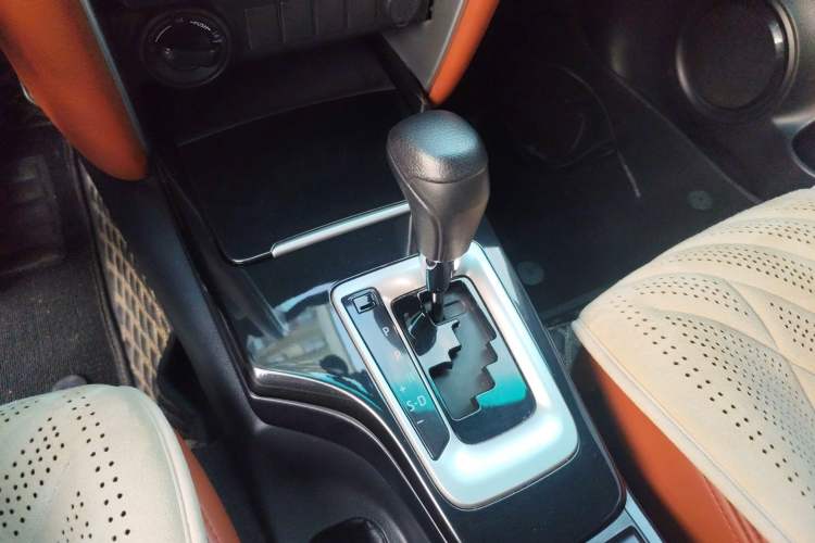 Used Toyota Fortuner  Gear Lever