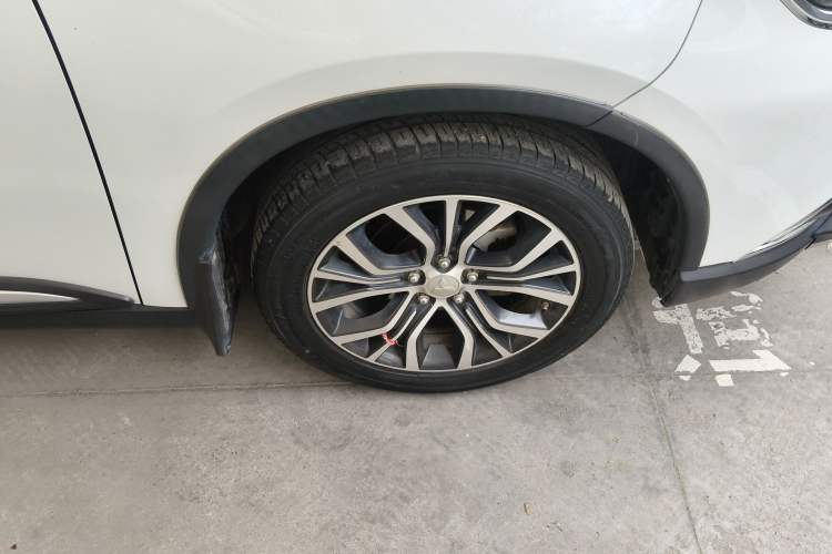 Used Mitsubishi Outlander 2018 2.0L Two-Wheel Drive Glory Edition 5 Seats Right Front Wheel Hub