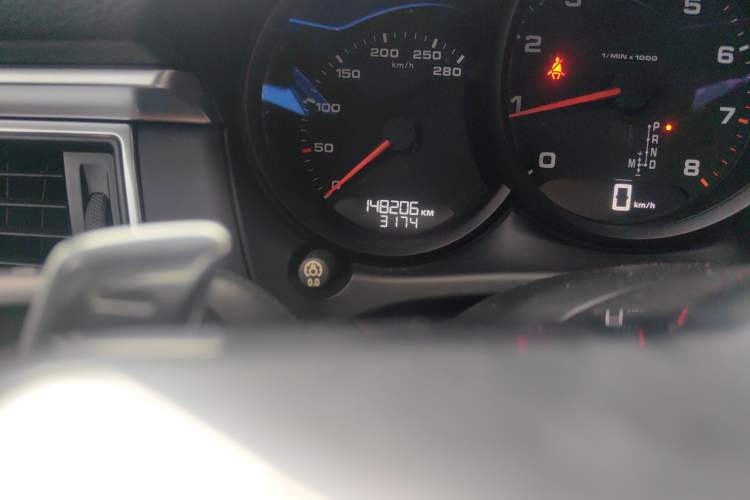 Used Porsche Macan 2016 Macan 2.0T Odometer Close Up