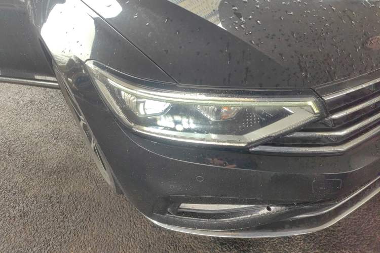 Used Volkswagen Magotan 2020 330TSI DSG Leading Model Right Front Headlight