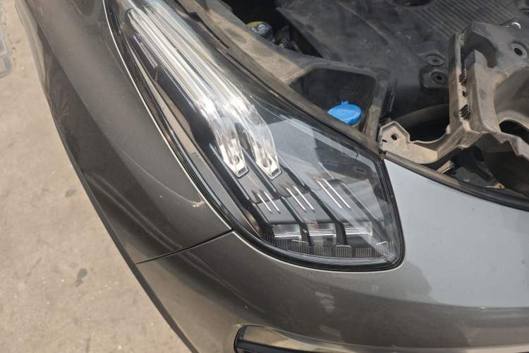 Used Lynk & Co 01 2021 2.0TD Two-Wheel-Drive Pro Trim Right Front Headlight