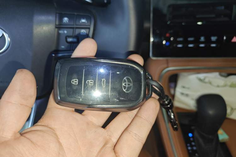 Used Toyota Avalon 2024 2.0L Ambition Edition Vehicle Key
