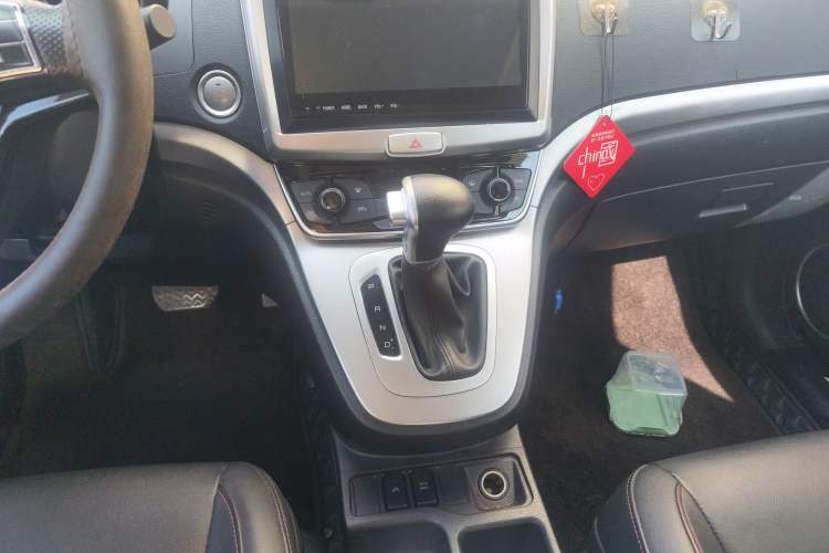 Used Haval M6 2019 1.5T DCT Two-Wheel Drive Value Edition China VI Standard Gear Lever