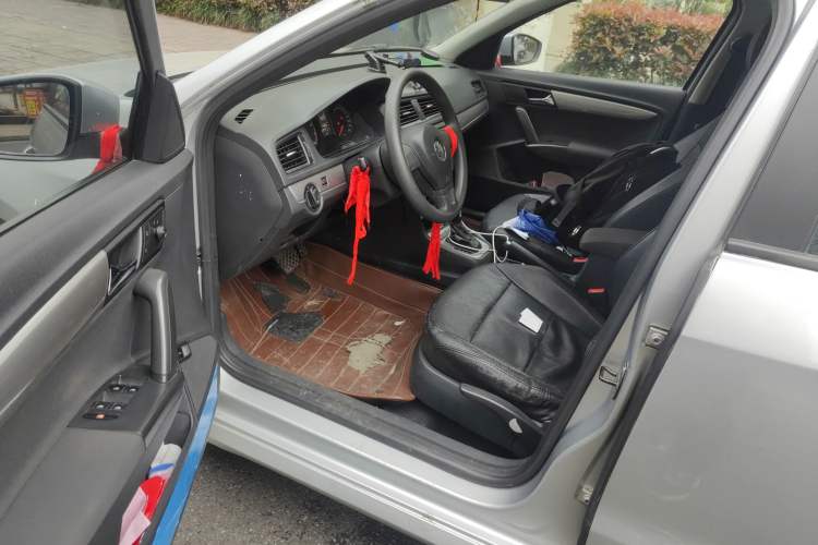 Used Volkswagen Lavida 2013 Revised Classic 1.6L Automatic Fashion Edition