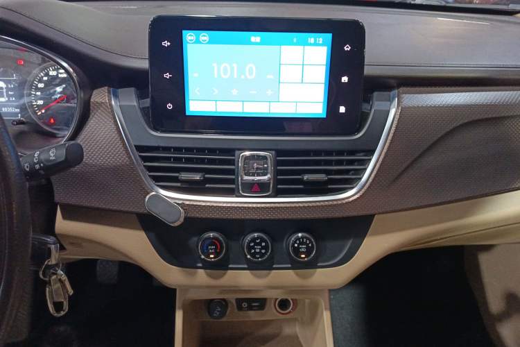 Used Baojun 730 2017 1.5T Manual Fashion Version 7 Seats China V Emission Standard