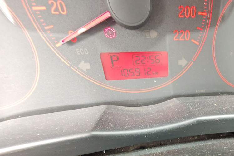 Used Honda Gienia 2017 1.5L CVT Classic Edition Odometer Close Up