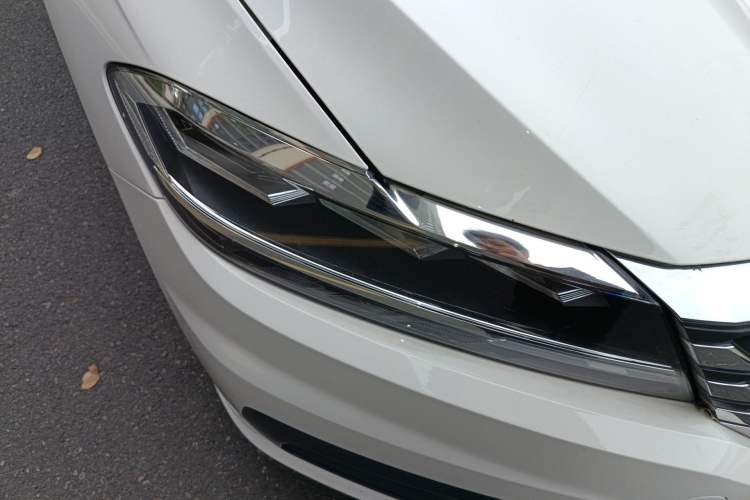 Used Volkswagen Lavida 2019 1.5L Automatic Fashion Edition China VI Right Front Headlight
