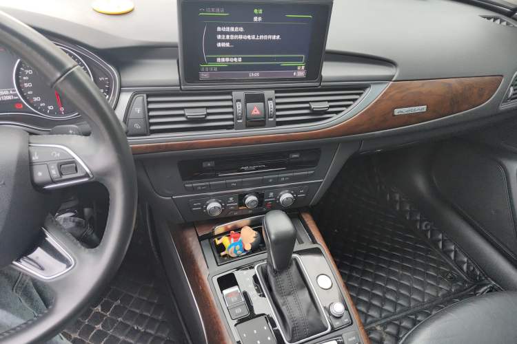 Used Audi A6L 2018 30th Anniversary Edition TFSI Trendy Model Audio And AC Panel