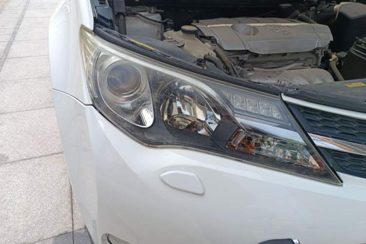 Used Toyota RAV4 2013 2.5L Automatic 4x4 Elite Edition Right Front Headlight